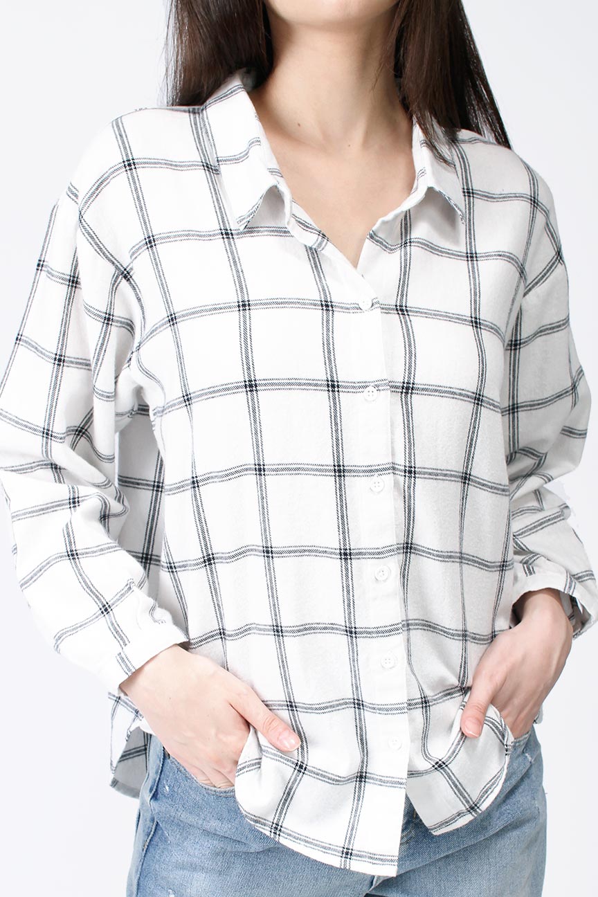 Kemeja Flanel Panjang Dyeva White Black